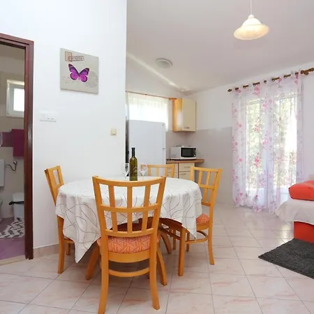 Razanj 17867b Apartamento